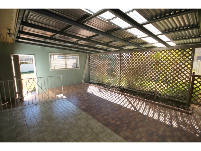 8 Sequoia Place, Inverell NSW 2360