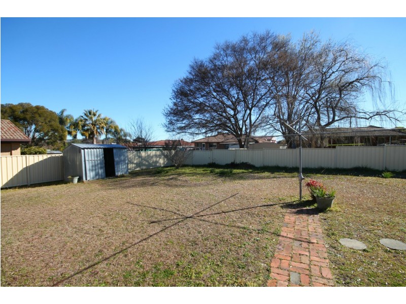 8 Sequoia Place, Inverell NSW 2360