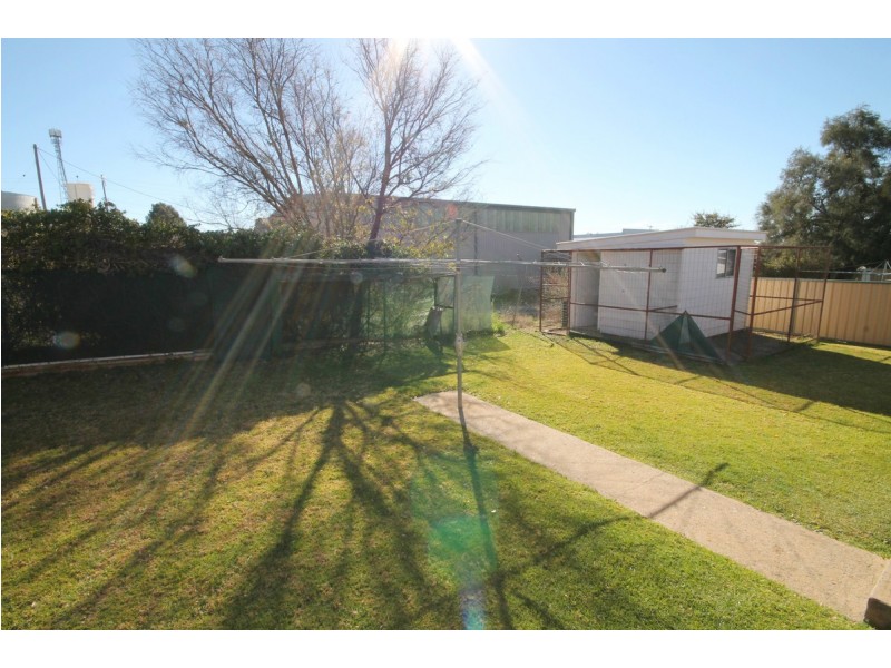 25 Lauder Street, Inverell NSW 2360