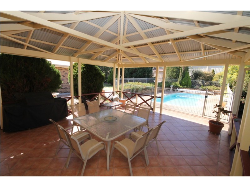 7 Angorra Close, Inverell NSW 2360