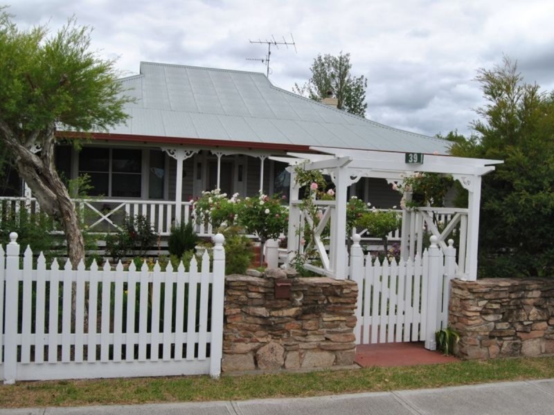 39 Ross Street, Inverell NSW 2360