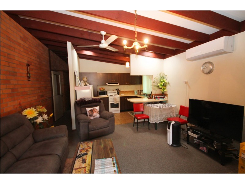 2/18 Warialda Road, Inverell NSW 2360