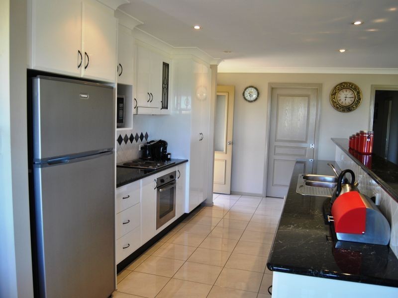 4 Oakland Lane, Inverell NSW 2360