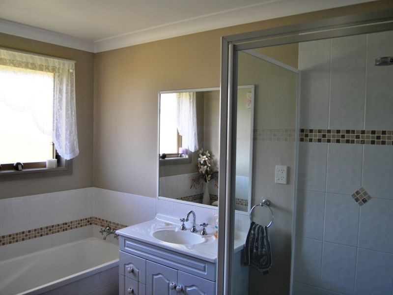 4 Oakland Lane, Inverell NSW 2360