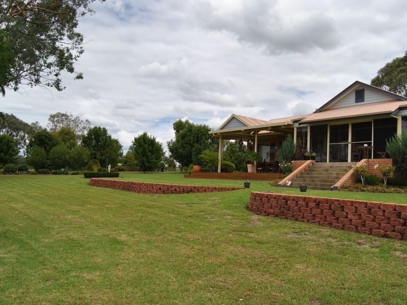 72 Osterley Terrace, Inverell NSW 2360