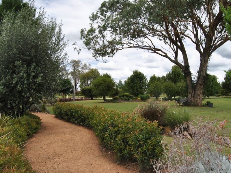 72 Osterley Terrace, Inverell NSW 2360