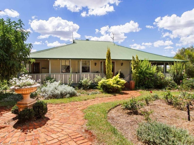 52 Roselea Road, Inverell NSW 2360