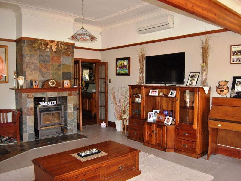 8 Urabatta Street, Inverell NSW 2360
