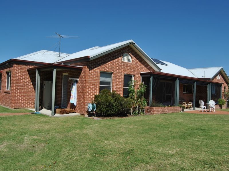 56 Hampton Court, Inverell NSW 2360