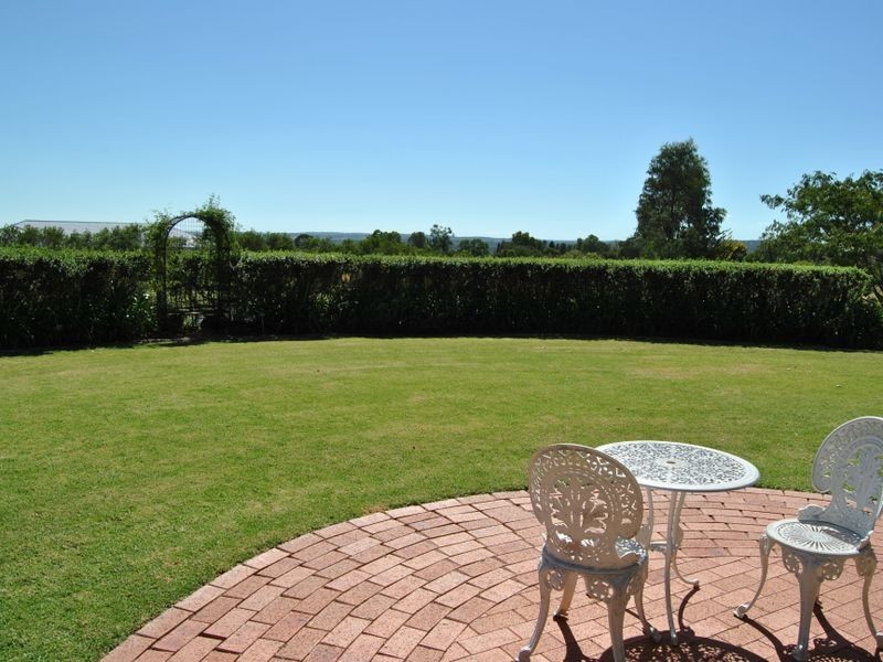 56 Hampton Court, Inverell NSW 2360