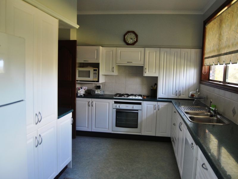 28 DeFraines Lane, Inverell NSW 2360