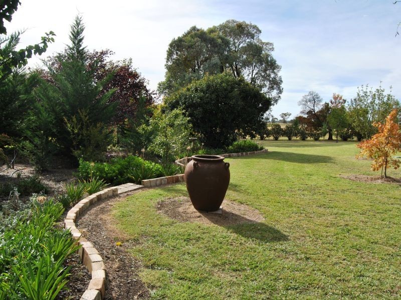 28 DeFraines Lane, Inverell NSW 2360