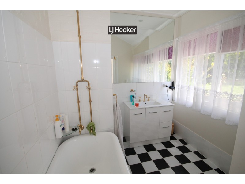 27 Brae Street, Inverell NSW 2360