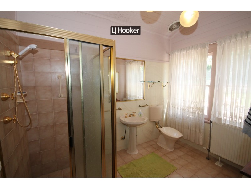 27 Brae Street, Inverell NSW 2360