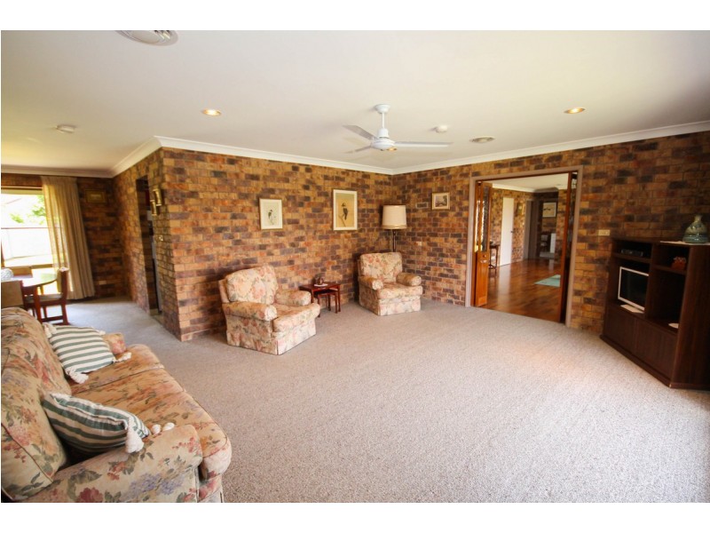 12 Tulare Crescent, Inverell NSW 2360