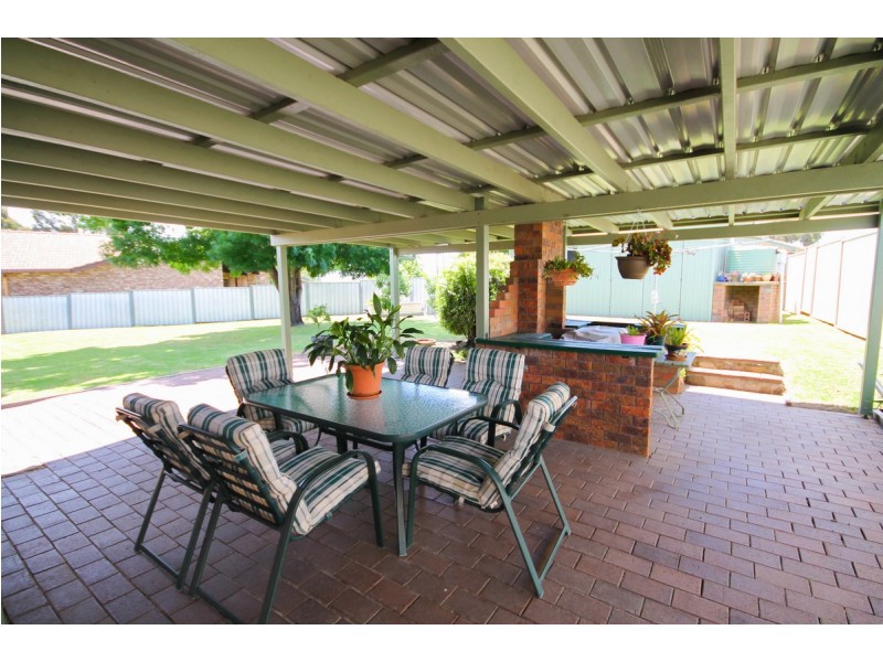 12 Tulare Crescent, Inverell NSW 2360