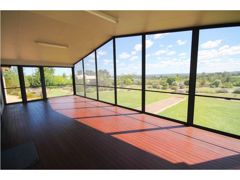 22 Hampton Court, Inverell NSW 2360