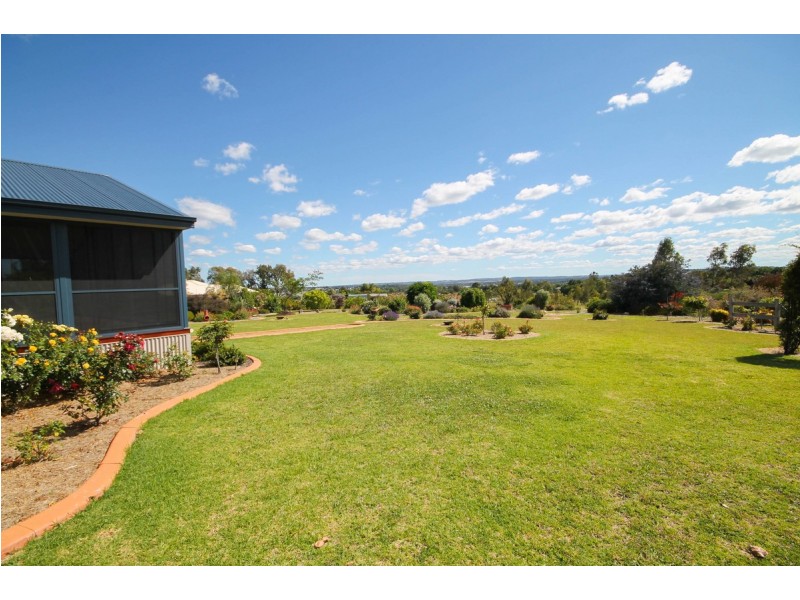 22 Hampton Court, Inverell NSW 2360