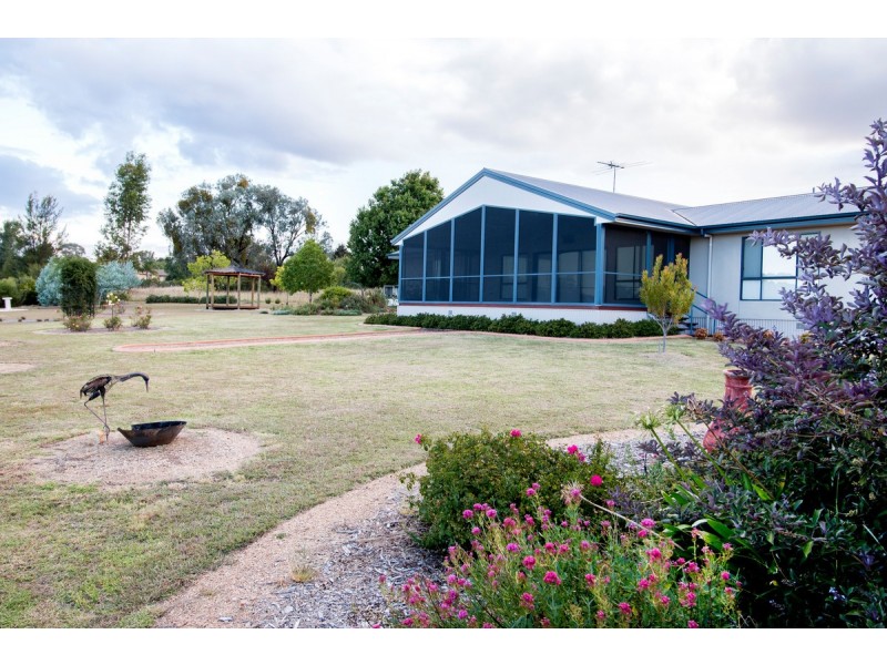 22 Hampton Court, Inverell NSW 2360