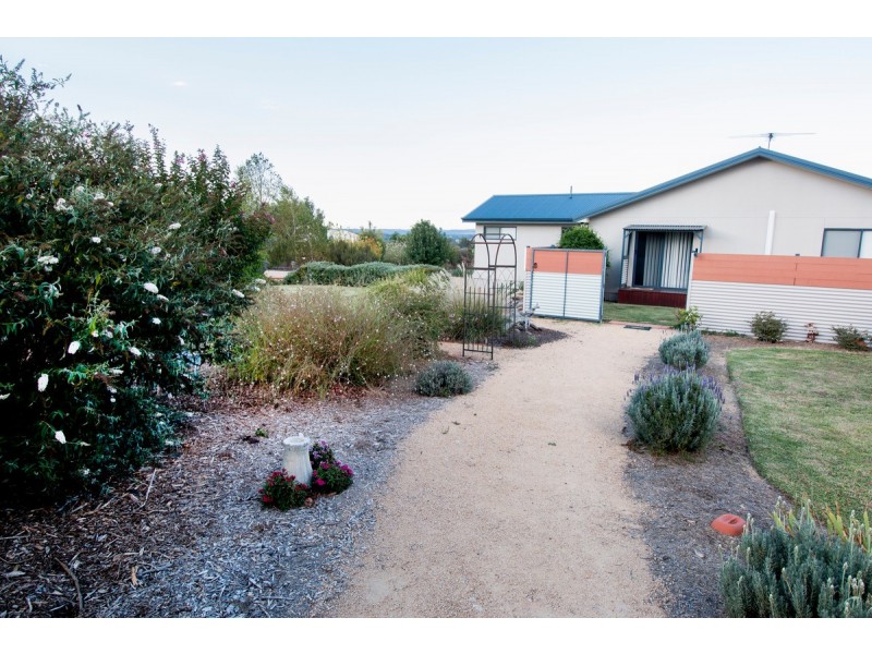 22 Hampton Court, Inverell NSW 2360