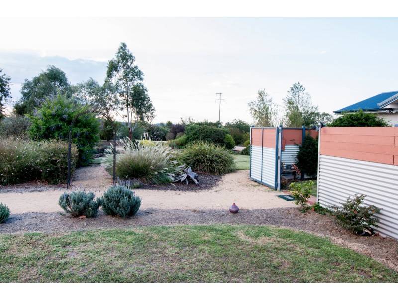 22 Hampton Court, Inverell NSW 2360