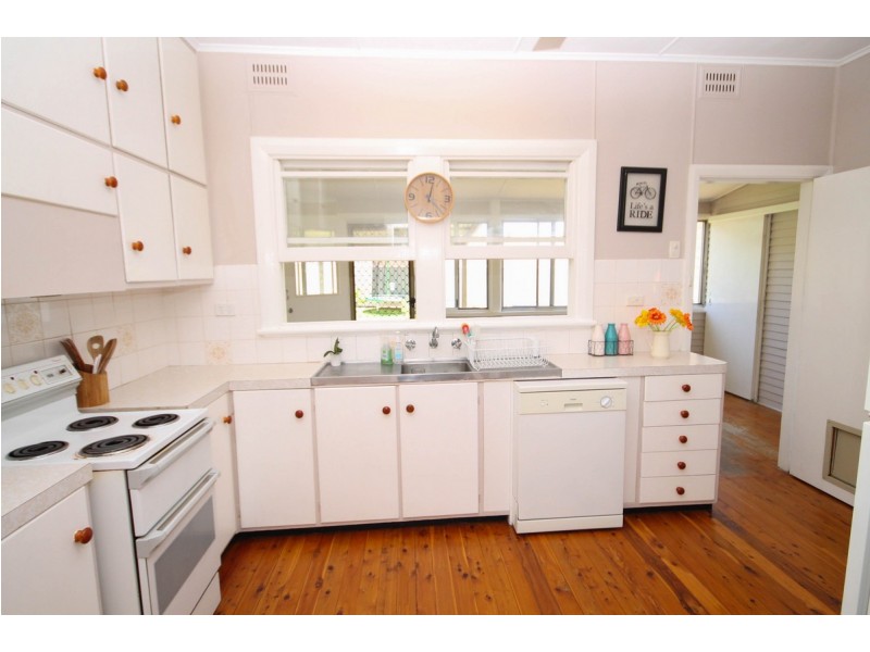 77 Urabatta Street, Inverell NSW 2360