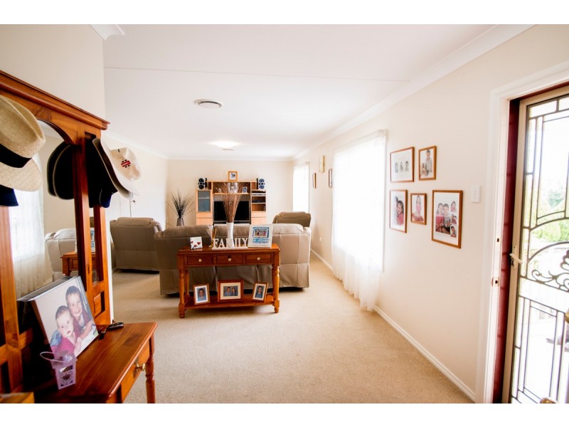 3 Crestview Place, Inverell NSW 2360