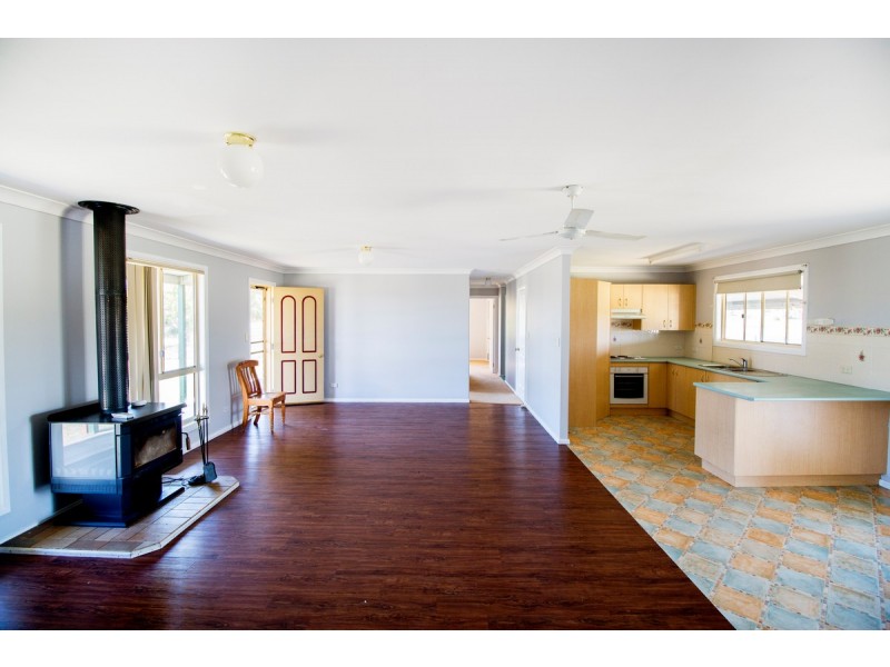 19 Taylor Avenue, Inverell NSW 2360