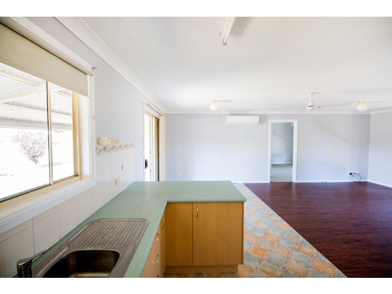 19 Taylor Avenue, Inverell NSW 2360