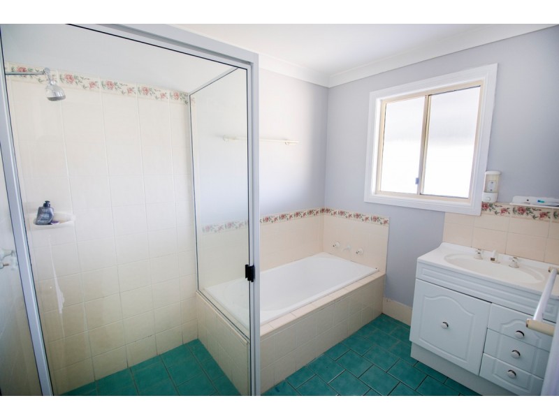 19 Taylor Avenue, Inverell NSW 2360