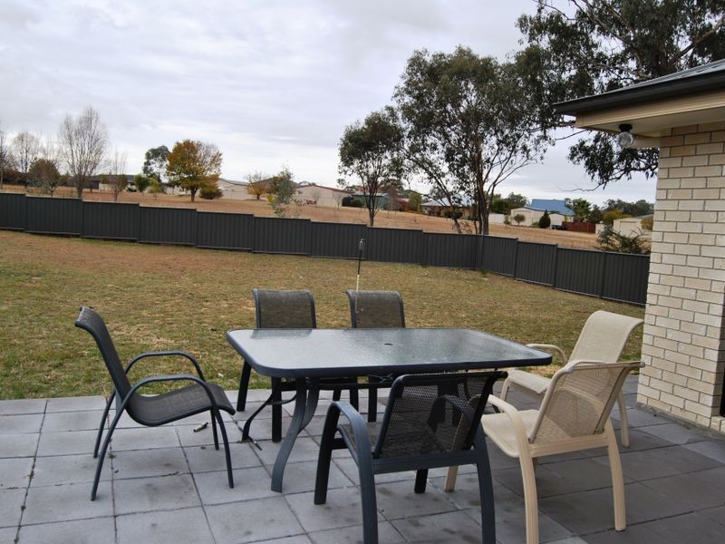 8 Vincent Place, Inverell NSW 2360