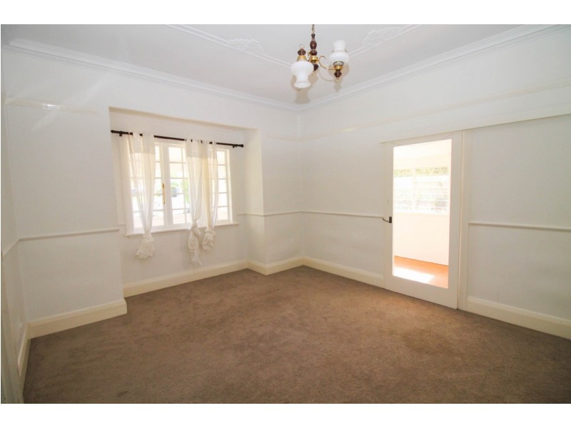 25 Brae Street, Inverell NSW 2360