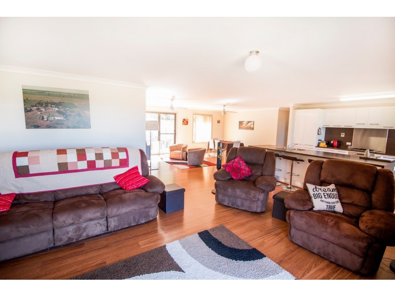 50 Wolbah Close, Inverell NSW 2360