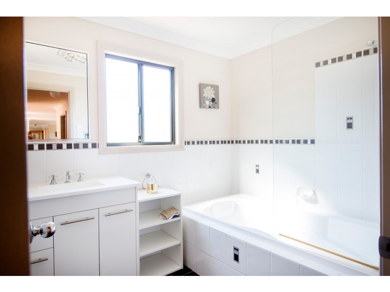 50 Wolbah Close, Inverell NSW 2360