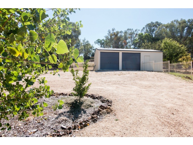 50 Wolbah Close, Inverell NSW 2360