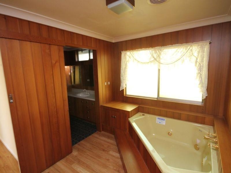 121 Henderson Street, Inverell NSW 2360