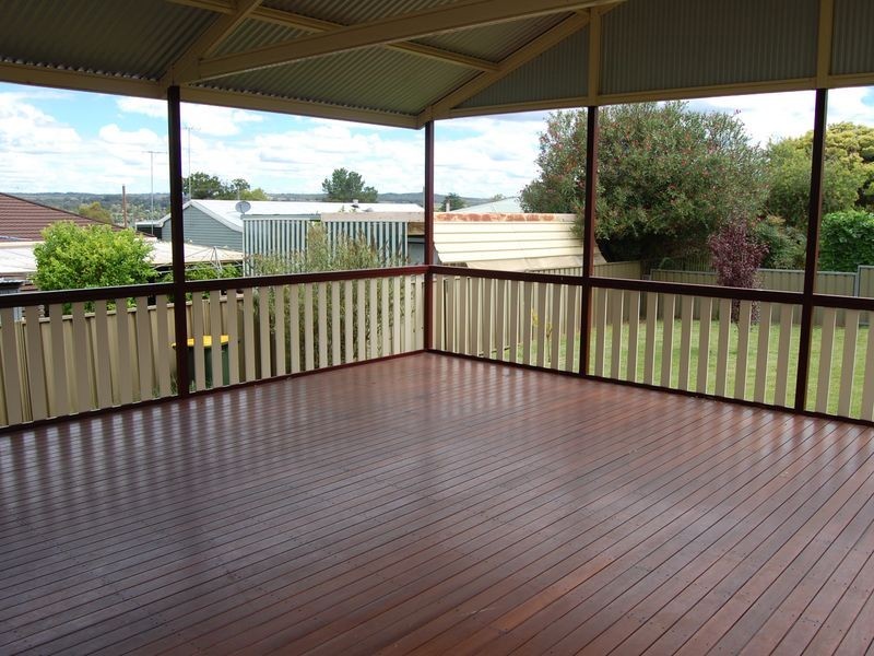 11 Carlyle Street, Inverell NSW 2360