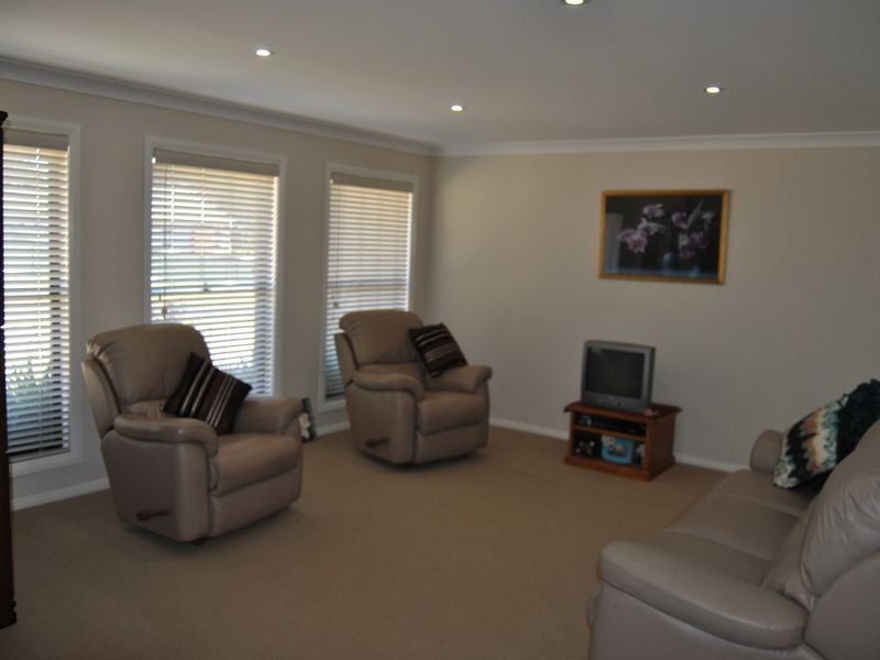 16 Lindsay Avenue, Inverell NSW 2360