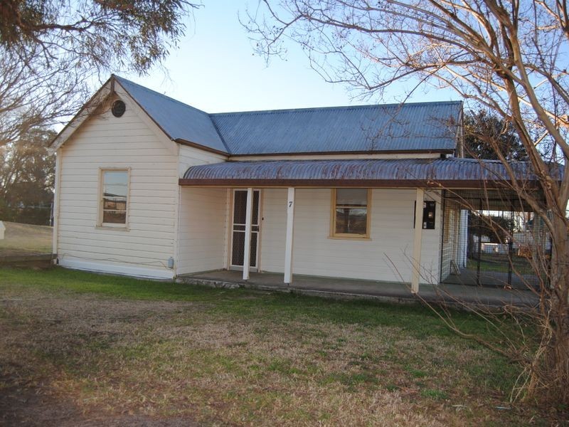 7 McIlveen Street, Inverell NSW 2360