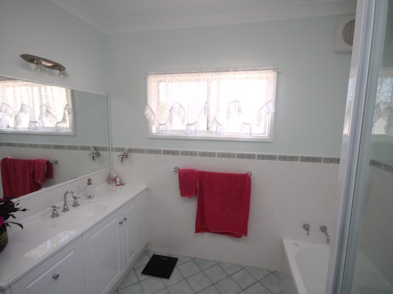 72 Oswald Street, Inverell NSW 2360