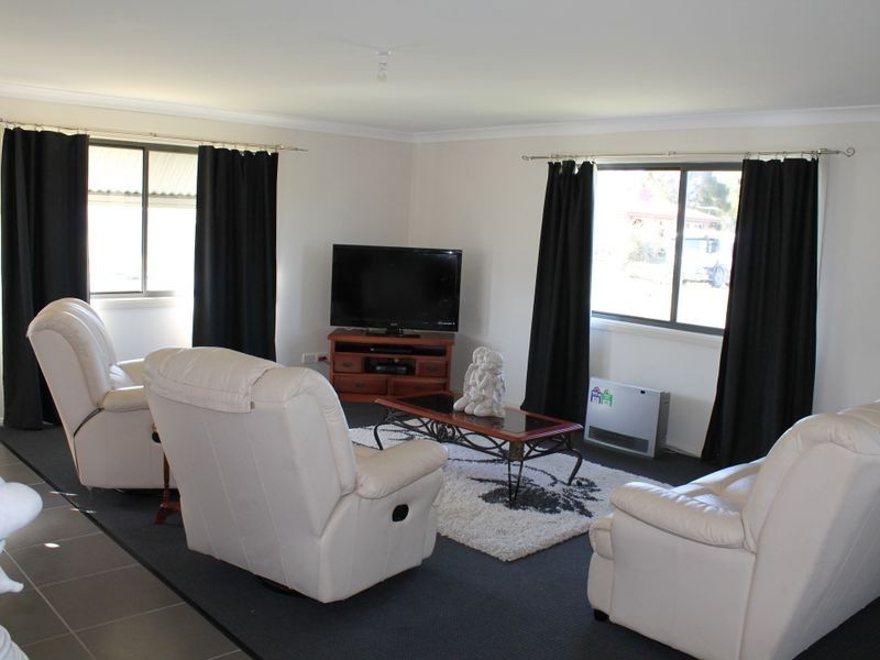 23 Brownleigh Vale Drive, Inverell NSW 2360