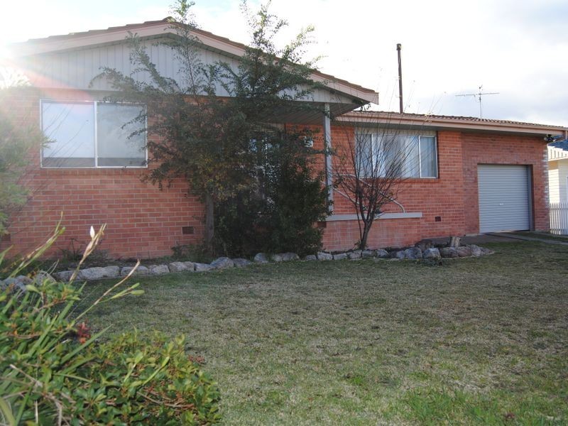 33 Lewin Street, Inverell NSW 2360