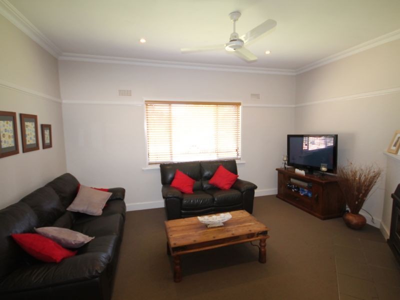18 Chisholm Street, Inverell NSW 2360