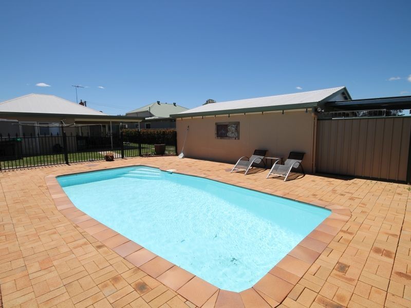 18 Chisholm Street, Inverell NSW 2360