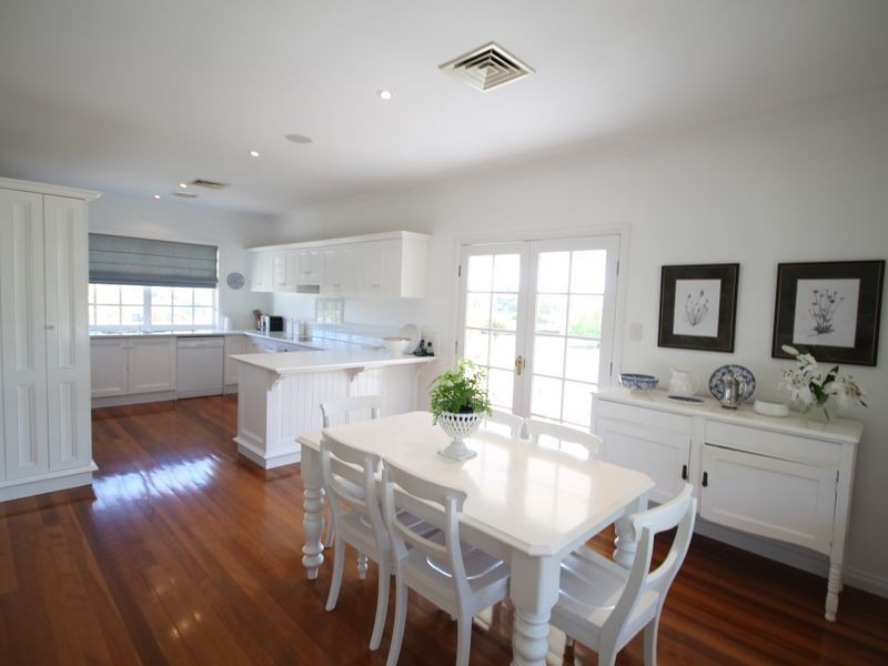 100 Runnymede Drive, Inverell NSW 2360