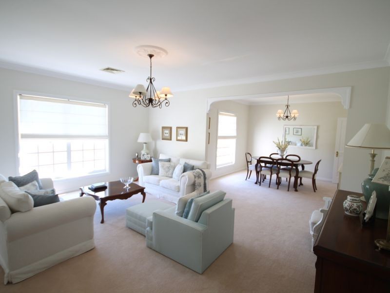 100 Runnymede Drive, Inverell NSW 2360