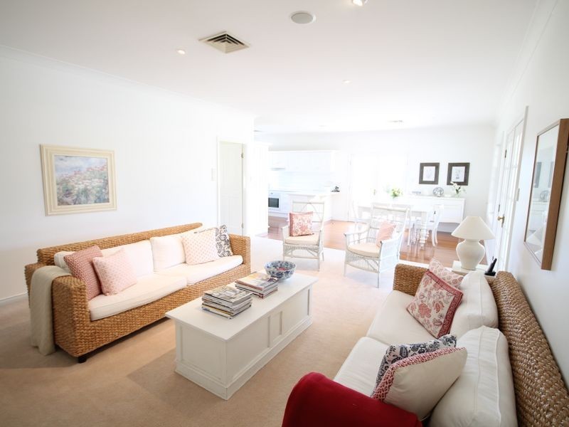 100 Runnymede Drive, Inverell NSW 2360