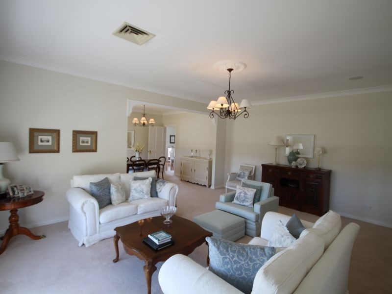 100 Runnymede Drive, Inverell NSW 2360