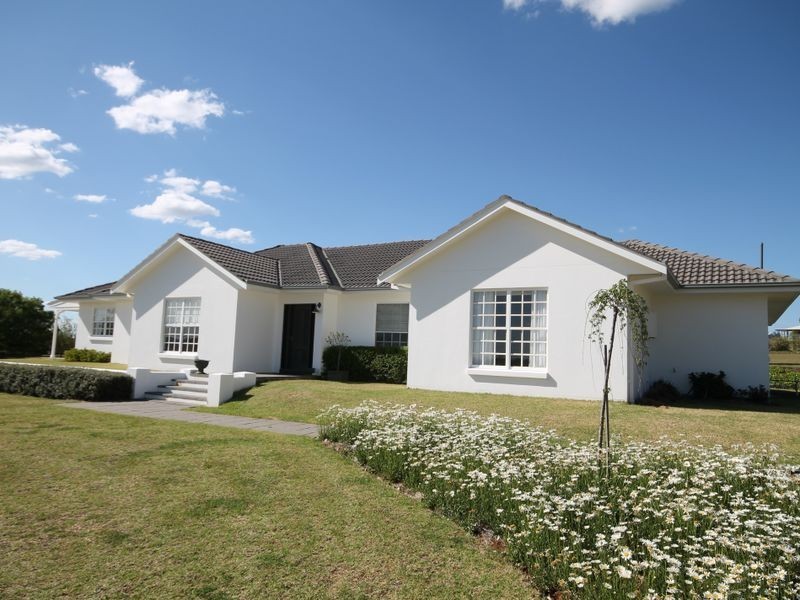 100 Runnymede Drive, Inverell NSW 2360