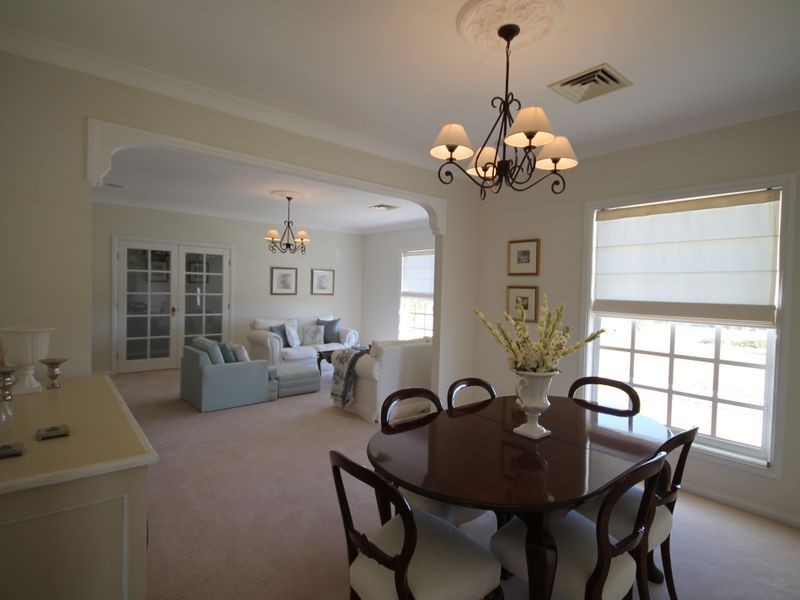 100 Runnymede Drive, Inverell NSW 2360